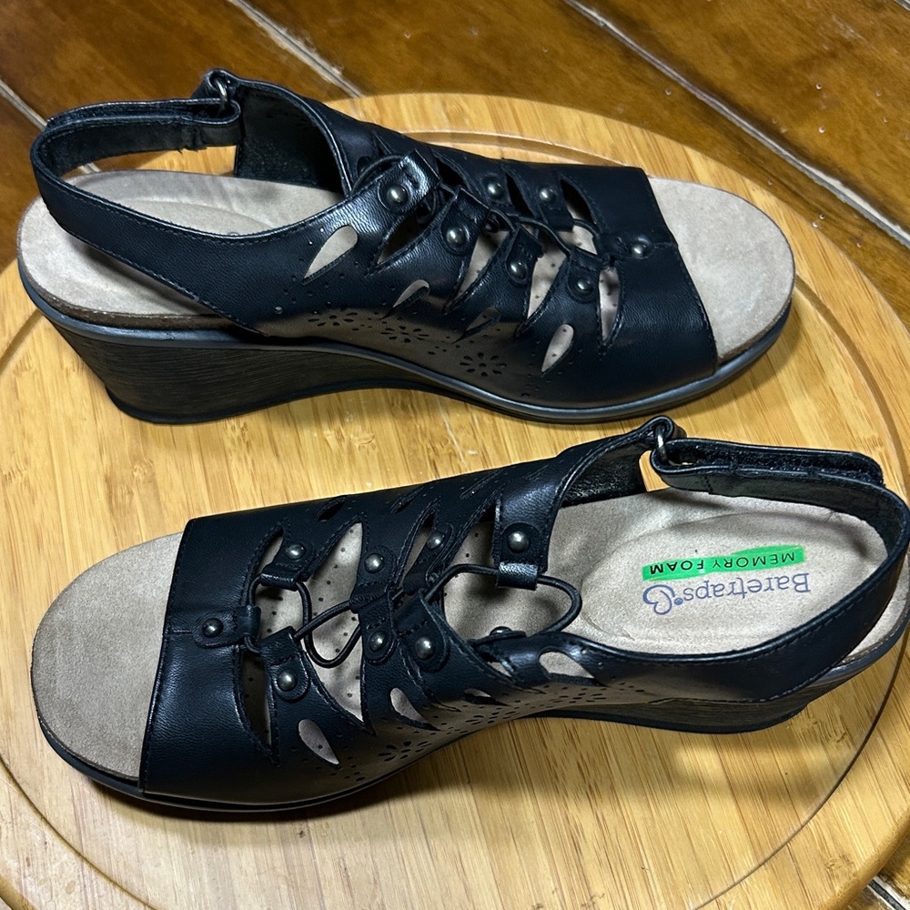 BareTraps Black Cutout Wedges size 7 shoes